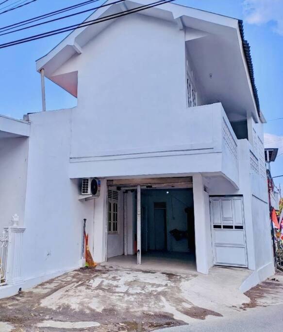 Kamiliya Homestay Ngabean Exterior photo