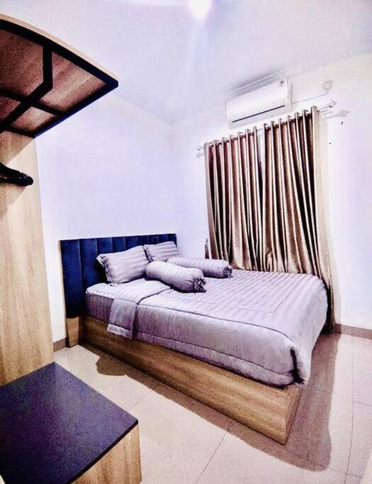 Kamiliya Homestay Ngabean Exterior photo